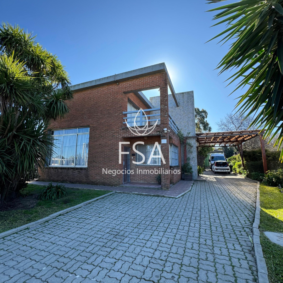 Casa ID.345 - Venta Casa 3 Dormitorios Piscina Climatizada Garaje Lagomar Norte Ciudad de la Costa Canelones F
