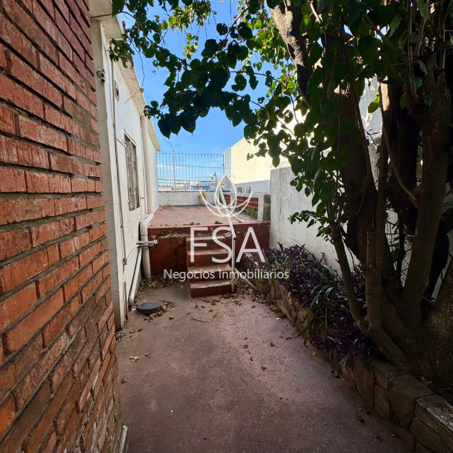 Casa ID.378 - Venta Casa 2 Dormitorios Garage Fondo Parrillero Brazo Oriental Montevideo G