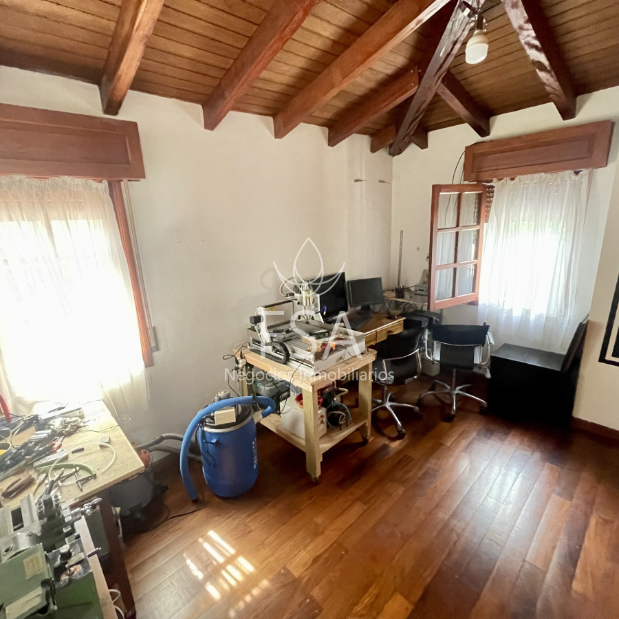 Casa ID.165 - Venta Casa 4 Dormitorios 3 Baños Piscina Parrillero Garaje Parque Batlle Montevideo St