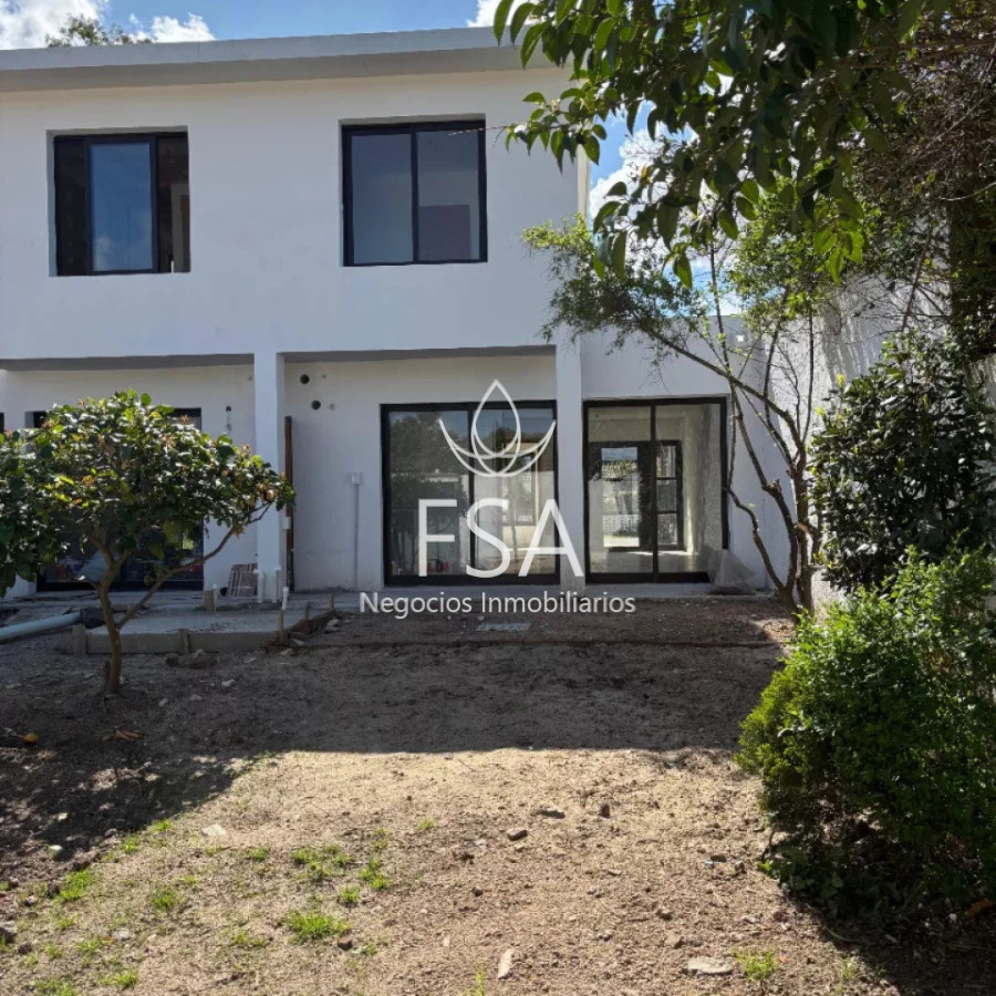 Casa ID.112 - Venta Casa Dúplex 3 Dormitorios 2 Baños Parrillero Shangrila Ciudad de la Costa G