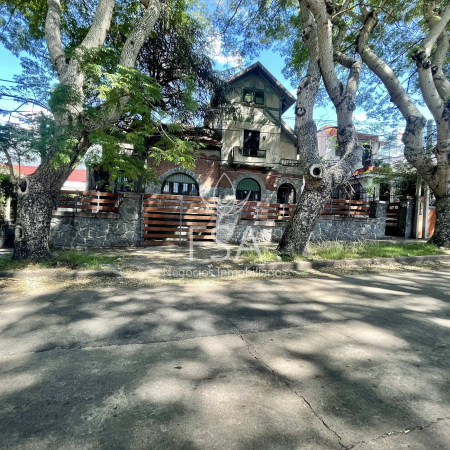 Casa ID.196 - Venta Casa PH 6 Dormitorios Garaje Malvin Montevideo St 