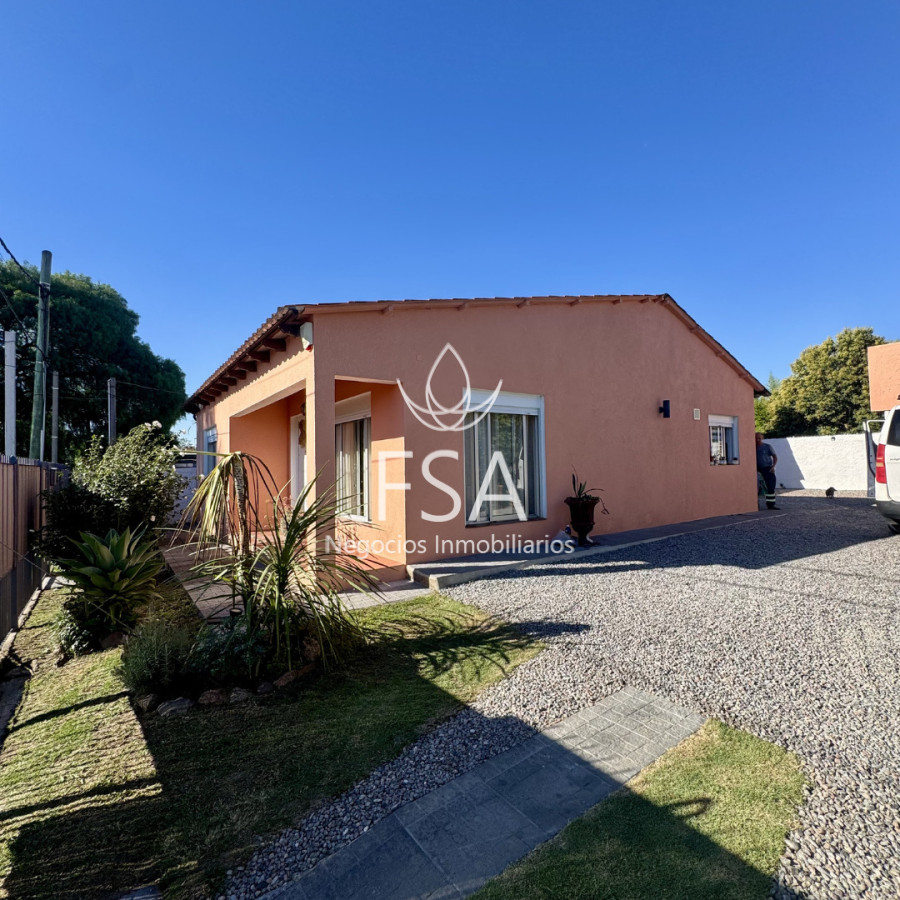 Casa ID.464 - Venta Casa Pronta Para Entrar Dos Dormitorios Barbacoa Garaje La Paz Canelones G