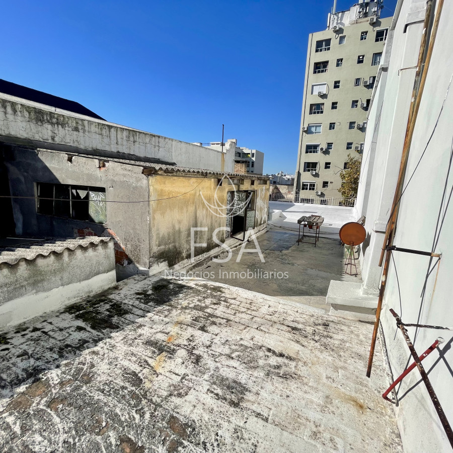 Casa ID.234 - Alquiler Casa de Altos 2 Dormitorios Patio Parrillero Centro Montevideo St