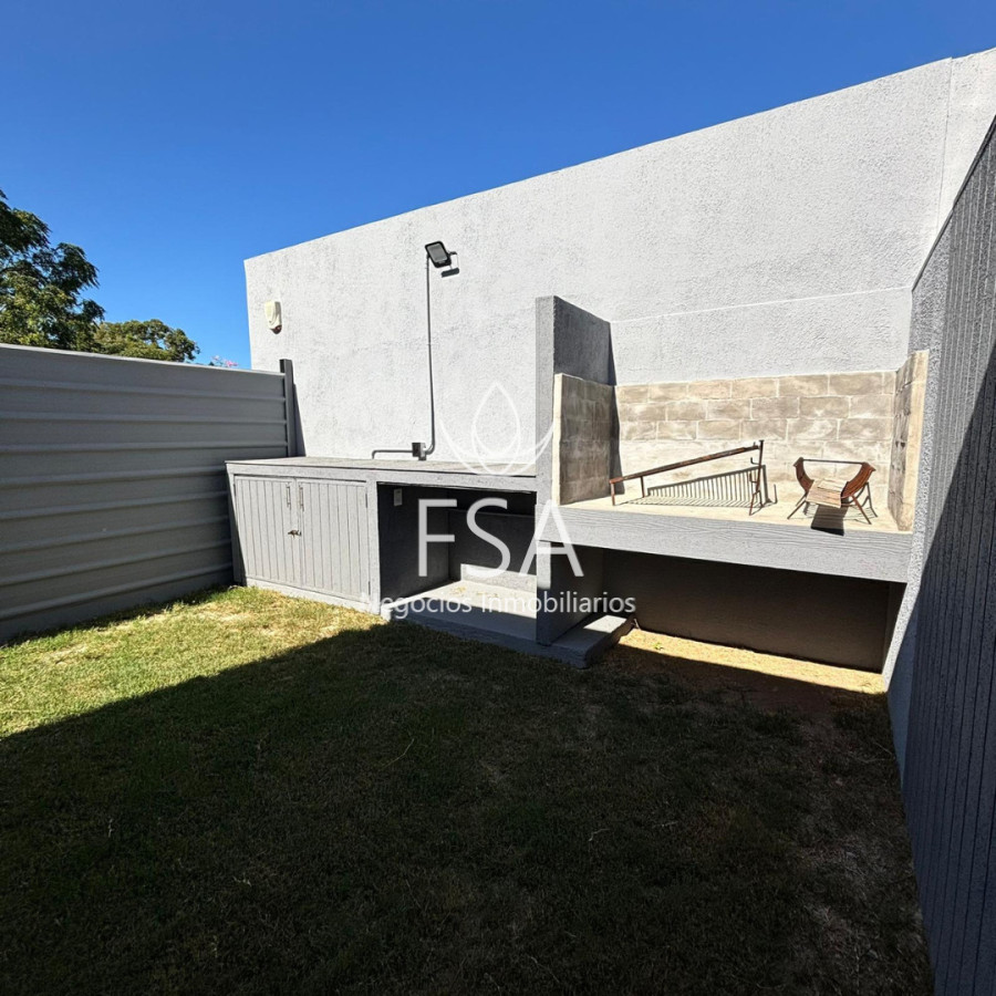 Casa ID.458 - Alquiler Casa PH 1 Dormitorio 1 Baño Patio Parrillero Médanos de Solymar Sur F 