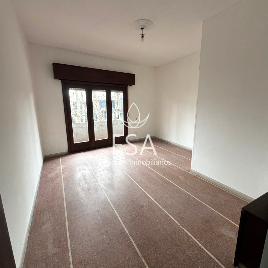 Casa ID.514 - Alquiler Casa 4 Dormitorios 2 baños Patio Estufa Buceo Montevideo E