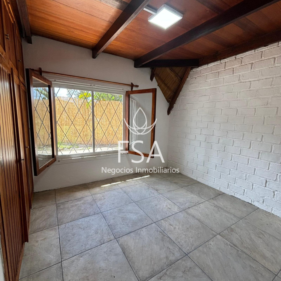 Casa ID.352 - Alquiler Casa 2 Dormitorios Frente Fondo Cerco Perimetral Médanos de Solymar Sur Canelones F