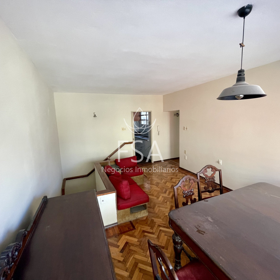 Casa ID.234 - Alquiler Casa de Altos 2 Dormitorios Patio Parrillero Centro Montevideo St