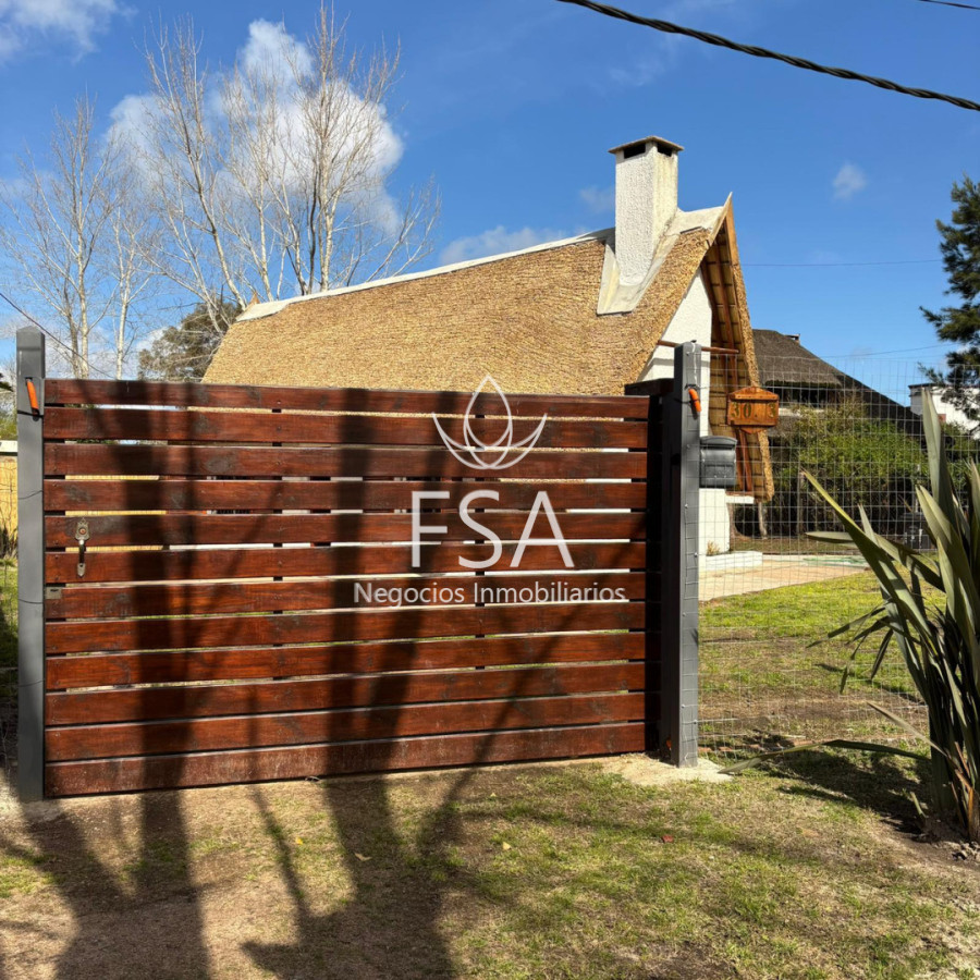 Casa ID.352 - Alquiler Casa 2 Dormitorios Frente Fondo Cerco Perimetral Médanos de Solymar Sur Canelones F
