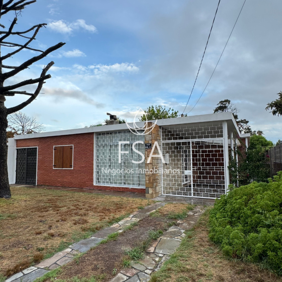 Casa ID.186 - Alquiler Casa 4 Dormitorios 3 baños Parrillero Terreno grande Lagomar Sur Ciudad de la Costa Canelones G