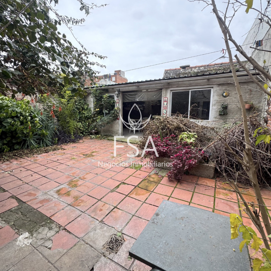 Casa ID.495 - Venta Casa 4 Dormitorios 2 Baños Garaje La Blanqueada Montevideo E