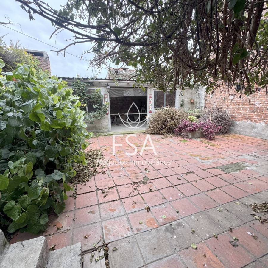 Casa ID.495 - Venta Casa 4 Dormitorios 2 Baños Garaje La Blanqueada Montevideo E