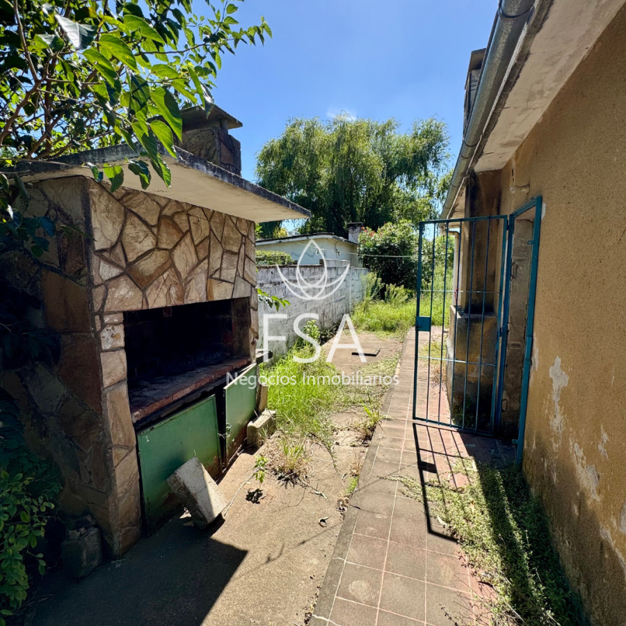 Casa ID.194 - Venta Casa 2 Dormitorios + Monoambiente con Baño para Reciclar Parrillero Las Toscas Sur Canelones G
