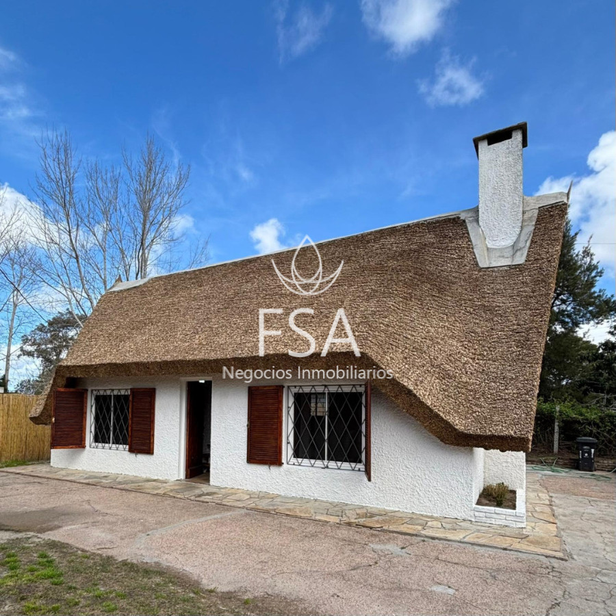 Casa ID.352 - Alquiler Casa 2 Dormitorios Frente Fondo Cerco Perimetral Médanos de Solymar Sur Canelones F
