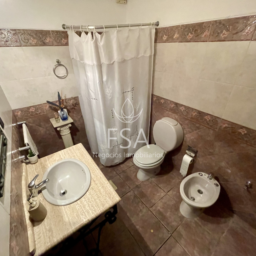 Casa ID.165 - Venta Casa 4 Dormitorios 3 Baños Piscina Parrillero Garaje Parque Batlle Montevideo St