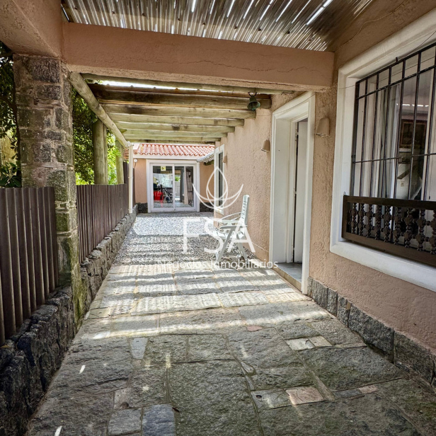 Casa ID.390 - Venta Casa 4 Dormitorios Barbacoa Piscina Península Punta del Este Maldonado G 