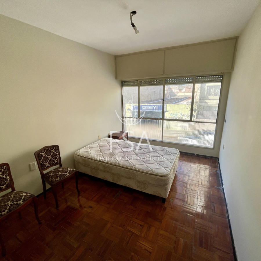 Casa ID.234 - Alquiler Casa de Altos 2 Dormitorios Patio Parrillero Centro Montevideo St