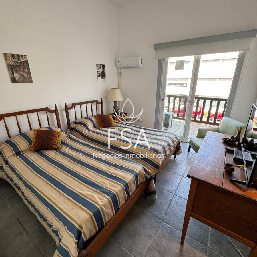 Casa ID.390 - Venta Casa 4 Dormitorios Barbacoa Piscina Península Punta del Este Maldonado G 