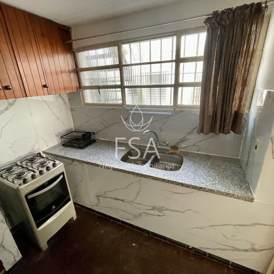 Casa ID.234 - Alquiler Casa de Altos 2 Dormitorios Patio Parrillero Centro Montevideo St