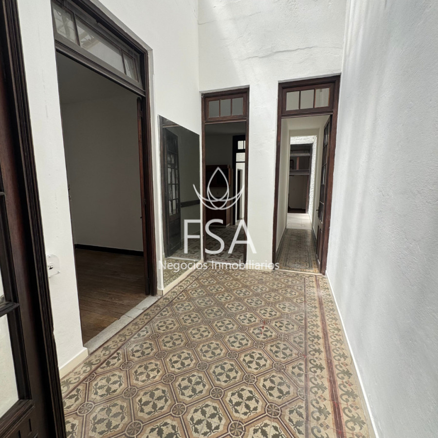 Casa ID.400 - Venta Casa en PH 3+1 Dormitorios Azotea Bella Vista Montevideo E