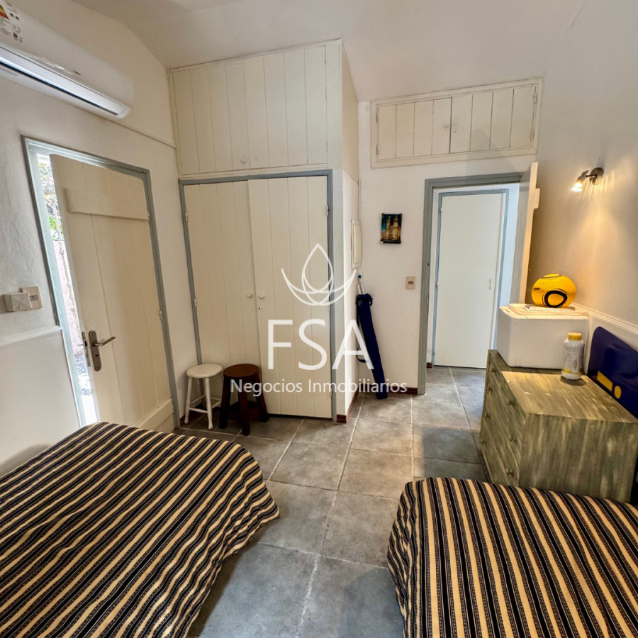 Casa ID.390 - Venta Casa 4 Dormitorios Barbacoa Piscina Península Punta del Este Maldonado G 