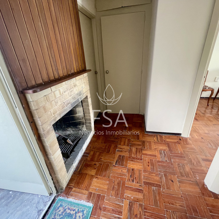 Casa ID.234 - Alquiler Casa de Altos 2 Dormitorios Patio Parrillero Centro Montevideo St