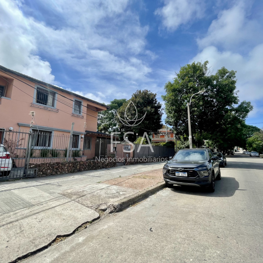 Casa ID.165 - Venta Casa 4 Dormitorios 3 Baños Piscina Parrillero Garaje Parque Batlle Montevideo St