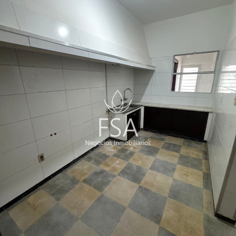 Casa ID.514 - Alquiler Casa 4 Dormitorios 2 baños Patio Estufa Buceo Montevideo E