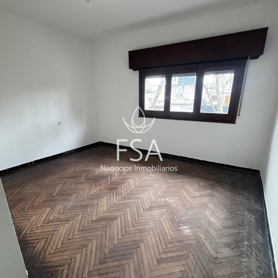 Casa ID.514 - Alquiler Casa 4 Dormitorios 2 baños Patio Estufa Buceo Montevideo E