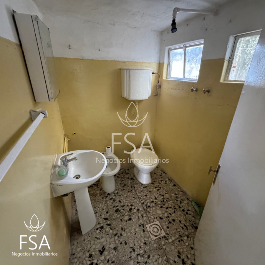 Casa ID.77 - Venta Casa en PH 2 Dormitorios Al Frente Unión Montevideo E