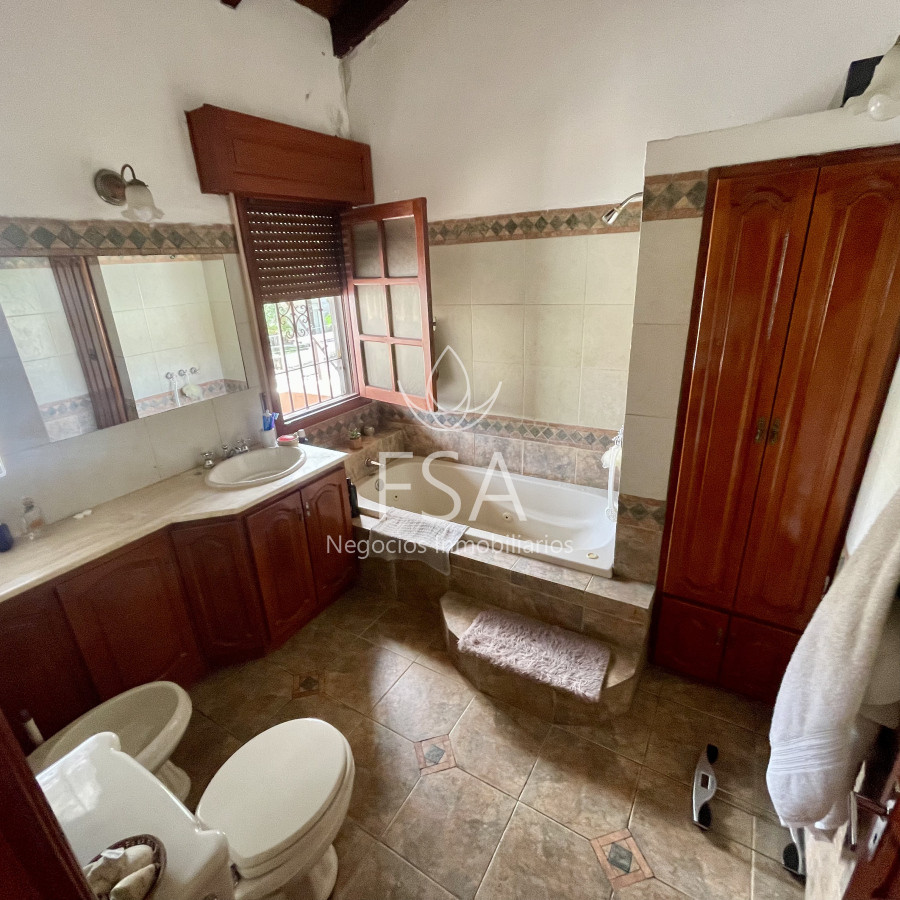 Casa ID.165 - Venta Casa 4 Dormitorios 3 Baños Piscina Parrillero Garaje Parque Batlle Montevideo St