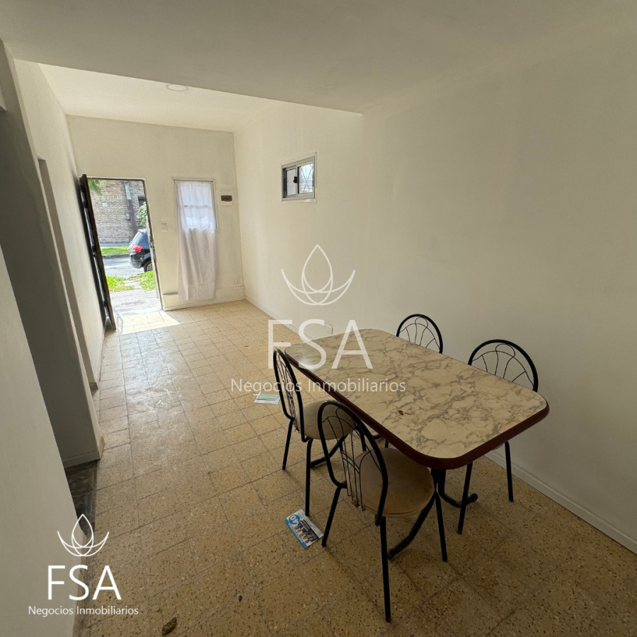 Casa ID.77 - Venta Casa en PH 2 Dormitorios Al Frente Unión Montevideo E