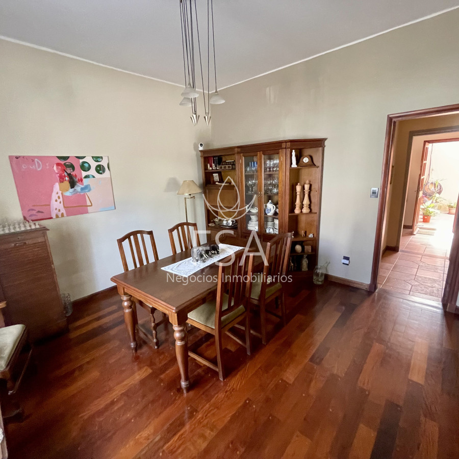 Casa ID.165 - Venta Casa 4 Dormitorios 3 Baños Piscina Parrillero Garaje Parque Batlle Montevideo St