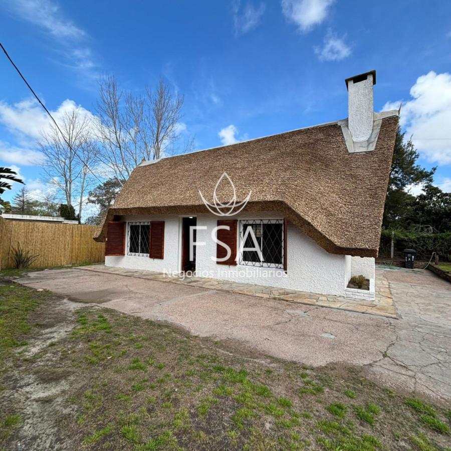 Casa ID.352 - Alquiler Casa 2 Dormitorios Frente Fondo Cerco Perimetral Médanos de Solymar Sur Canelones F