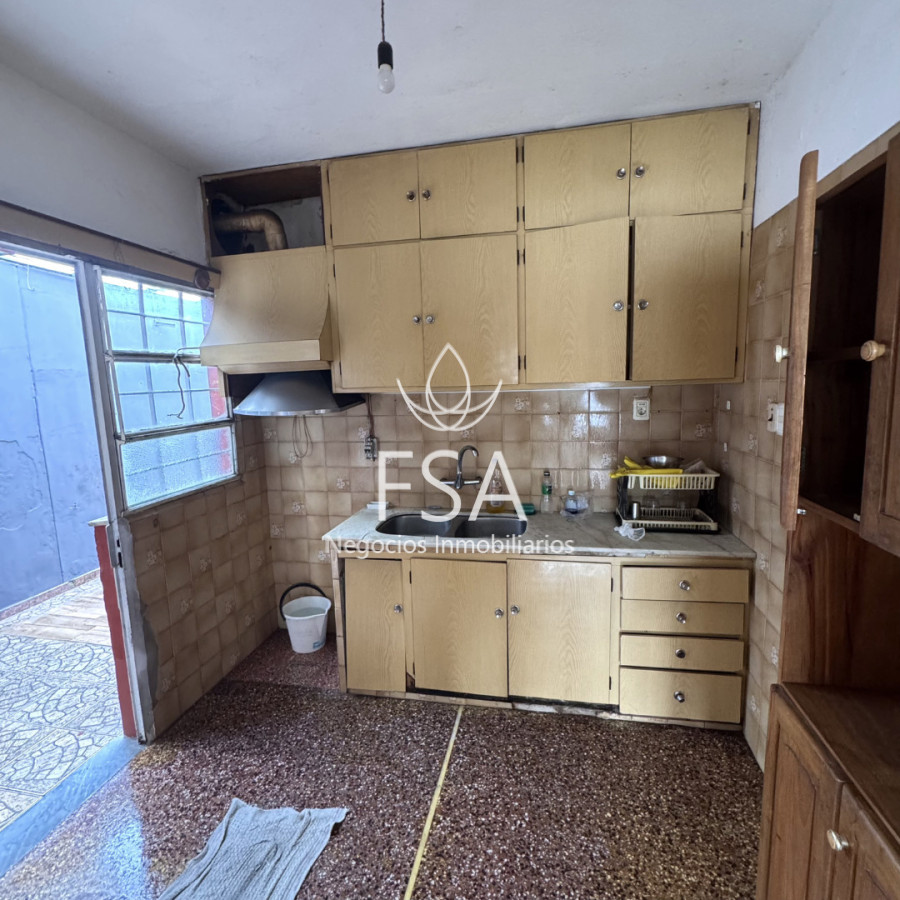 Casa ID.506 - Venta Casa + Apartamento 4 Dormitorios Garaje Ituzaingó Montevideo E