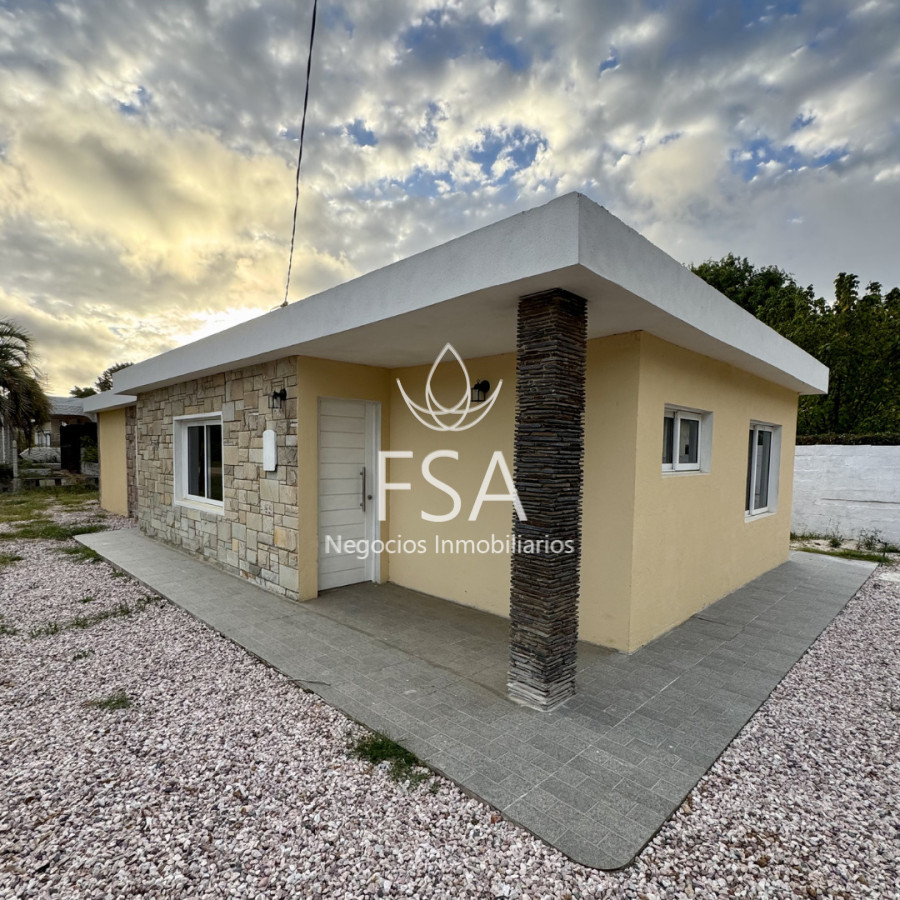 Casa ID.453 - Venta Casa Reciclada 3 Dormitorios 2 Baños Suite Vestidor Parrillero Las Toscas Sur Canelones G