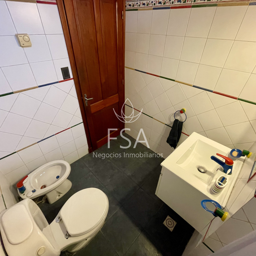 Casa ID.165 - Venta Casa 4 Dormitorios 3 Baños Piscina Parrillero Garaje Parque Batlle Montevideo St