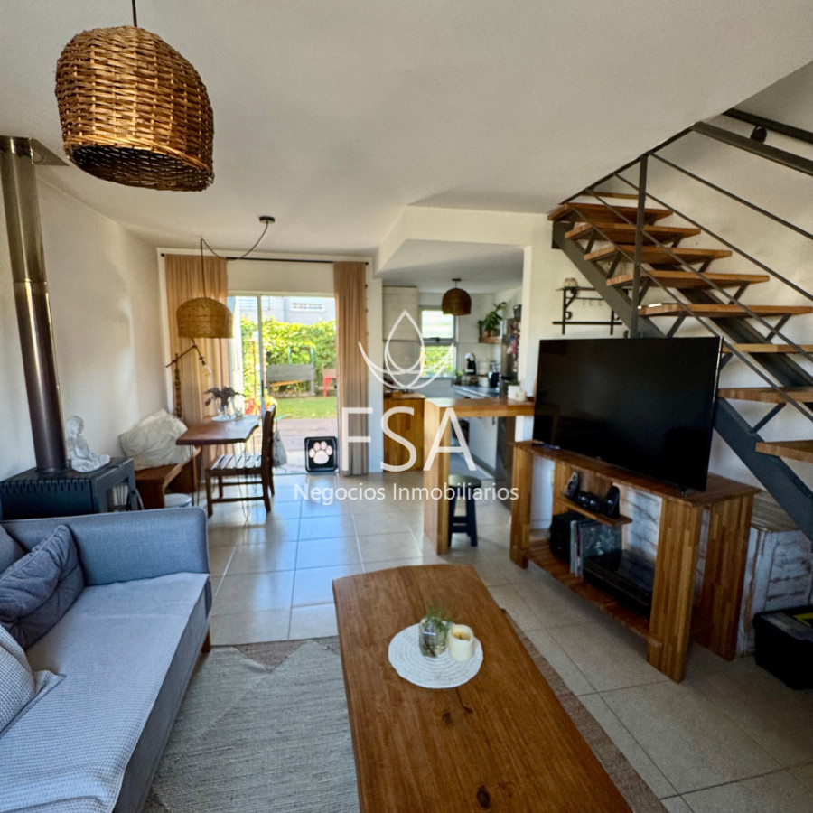 Casa ID.440 - Venta Casa en Complejo Aires 2 Dormitorios Cochera Patio Lagomar Ciudad de la Costa Canelones G