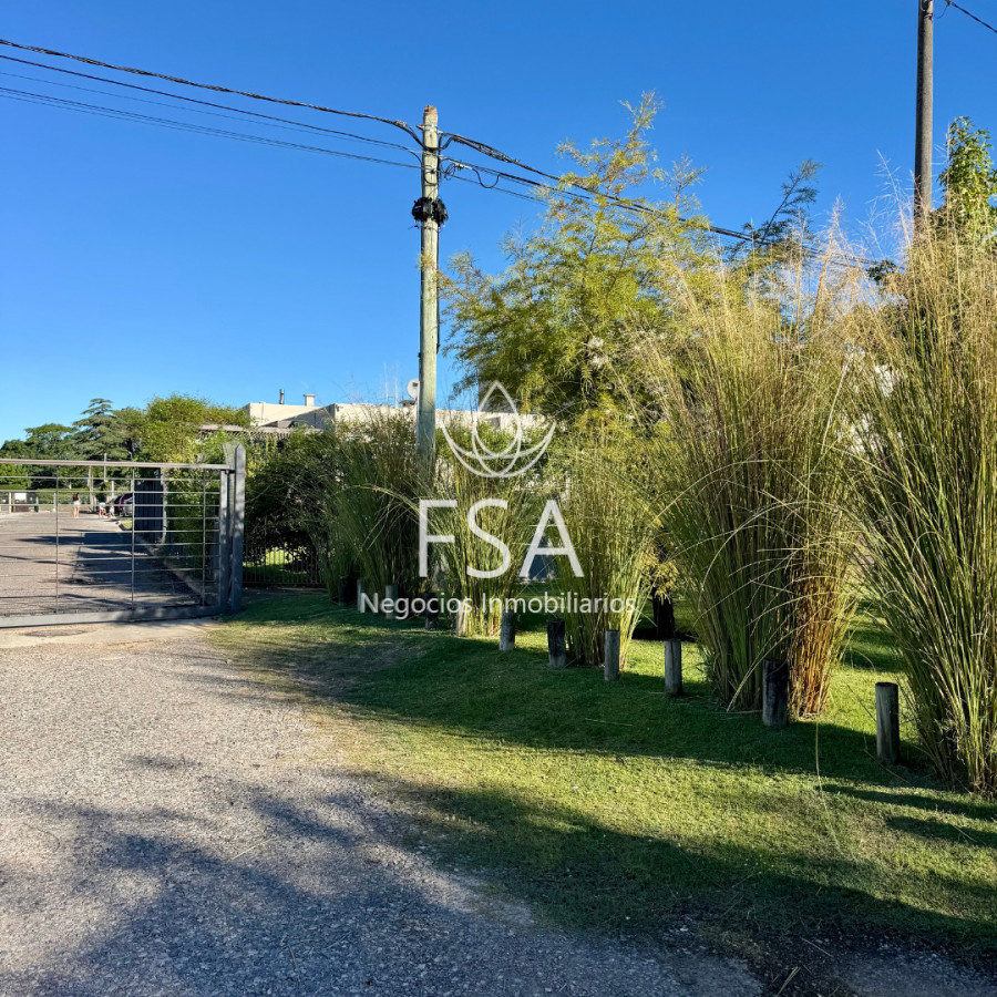 Casa ID.440 - Venta Casa en Complejo Aires 2 Dormitorios Cochera Patio Lagomar Ciudad de la Costa Canelones G