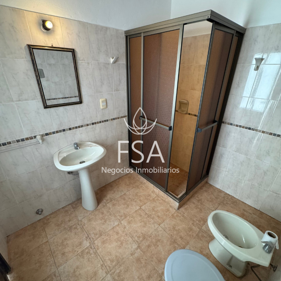Casa ID.400 - Venta Casa en PH 3+1 Dormitorios Azotea Bella Vista Montevideo E