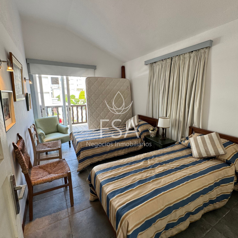 Casa ID.390 - Venta Casa 4 Dormitorios Barbacoa Piscina Península Punta del Este Maldonado G 