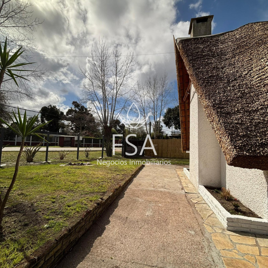 Casa ID.352 - Alquiler Casa 2 Dormitorios Frente Fondo Cerco Perimetral Médanos de Solymar Sur Canelones F