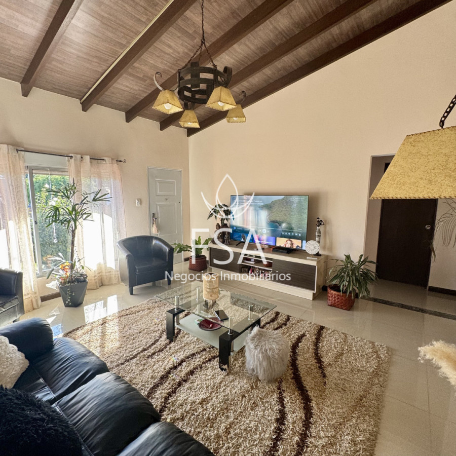 Casa ID.464 - Venta Casa Pronta Para Entrar Dos Dormitorios Barbacoa Garaje La Paz Canelones G