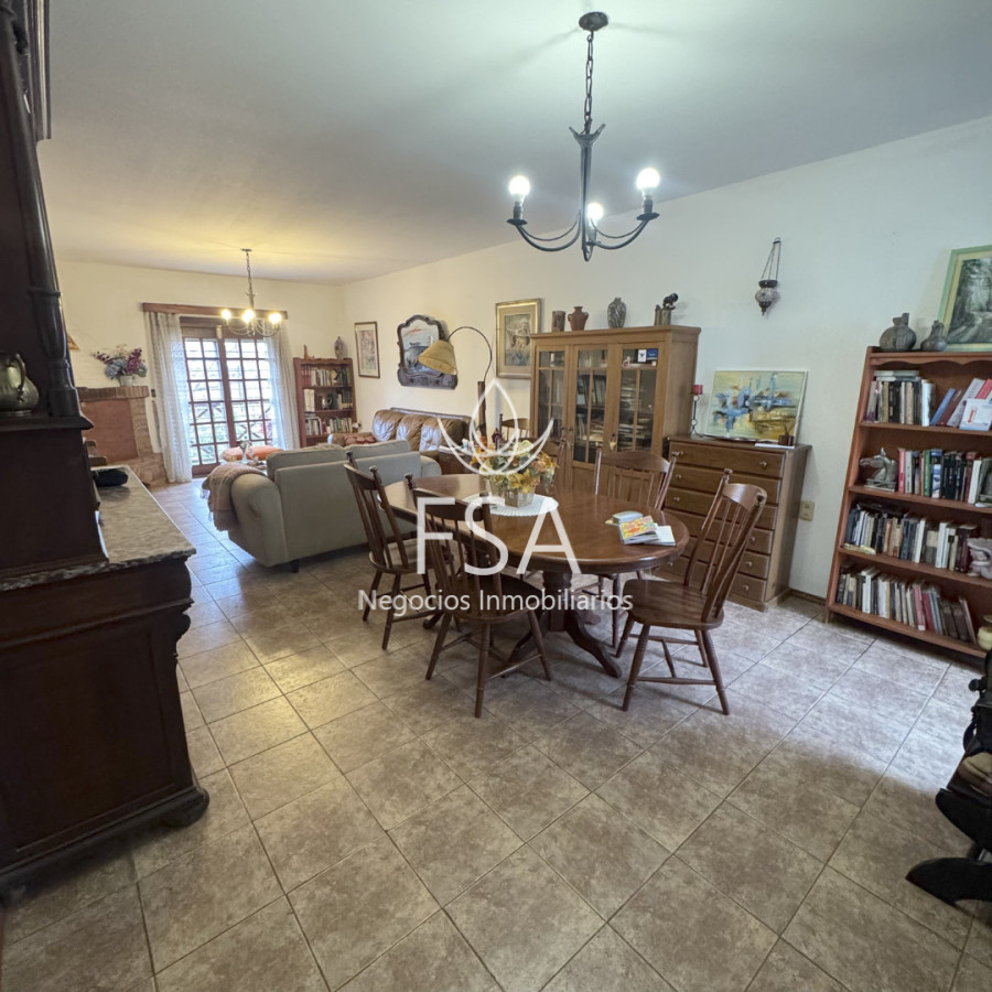 Casa ID.495 - Venta Casa 4 Dormitorios 2 Baños Garaje La Blanqueada Montevideo E