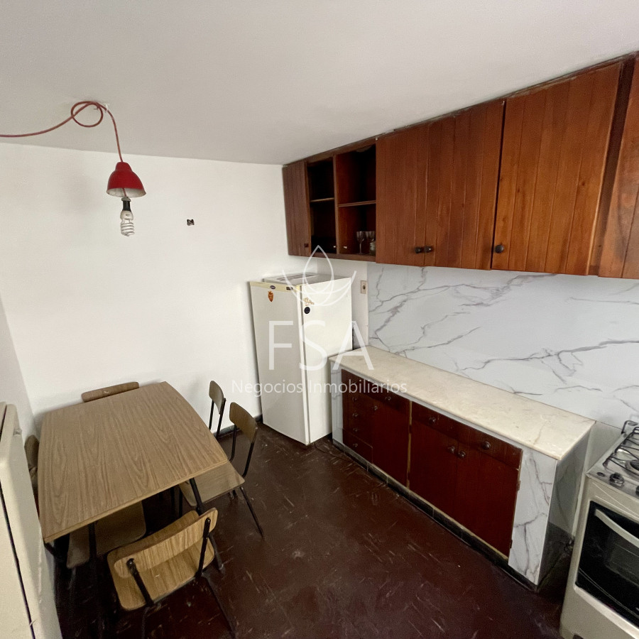 Casa ID.234 - Alquiler Casa de Altos 2 Dormitorios Patio Parrillero Centro Montevideo St