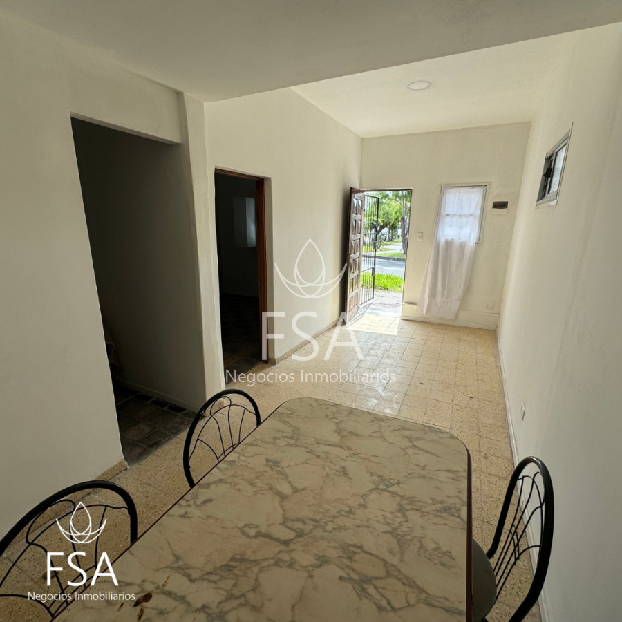 Casa ID.77 - Venta Casa en PH 2 Dormitorios Al Frente Unión Montevideo E