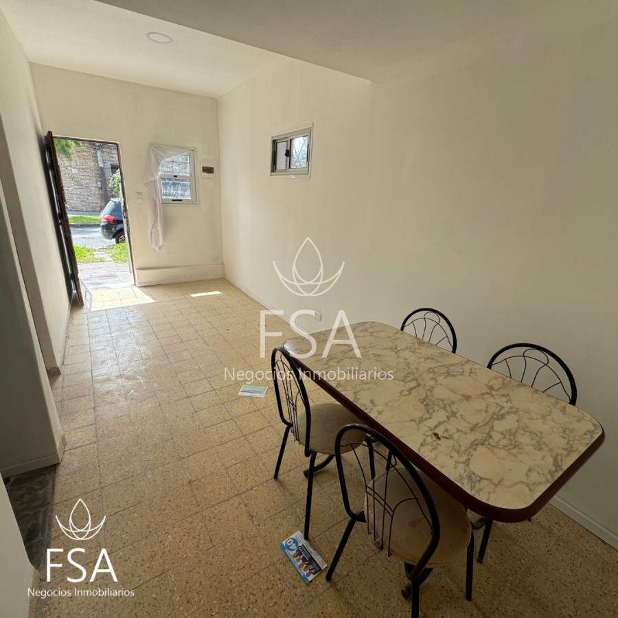 Casa ID.77 - Venta Casa en PH 2 Dormitorios Al Frente Unión Montevideo E