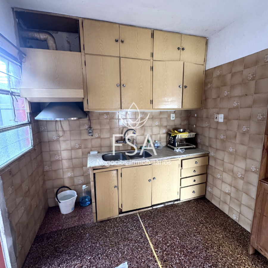 Casa ID.506 - Venta Casa + Apartamento 4 Dormitorios Garaje Ituzaingó Montevideo E