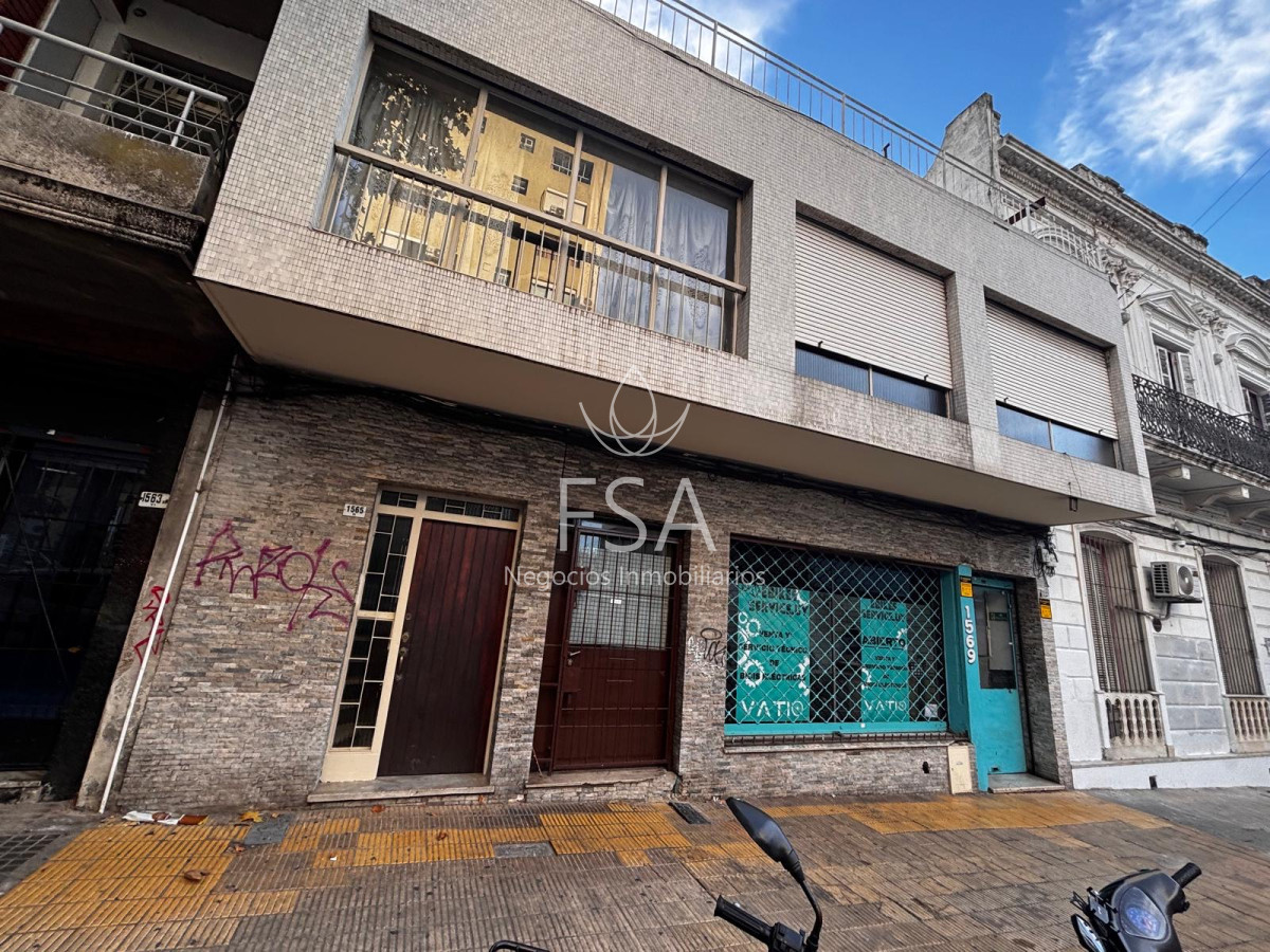 Casa ID.234 - Alquiler Casa de Altos 2 Dormitorios Patio Parrillero Centro Montevideo St