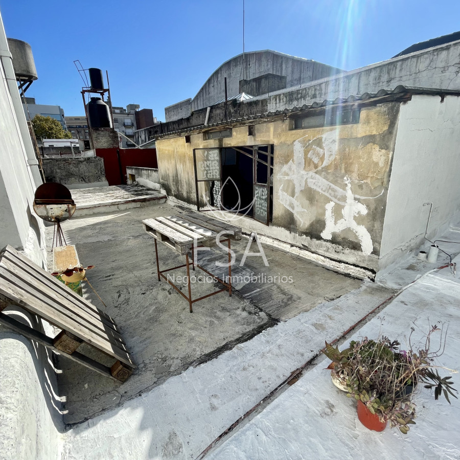 Casa ID.234 - Alquiler Casa de Altos 2 Dormitorios Patio Parrillero Centro Montevideo St