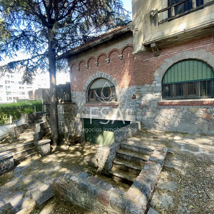 Casa ID.196 - Venta Casa PH 6 Dormitorios Garaje Malvin Montevideo St 